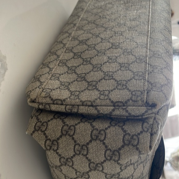 Authentic Gucci diaper bag.  Great used condition - Picture 2 of 7